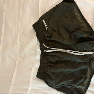 Vuori Clementine Green Shorts size S/XS